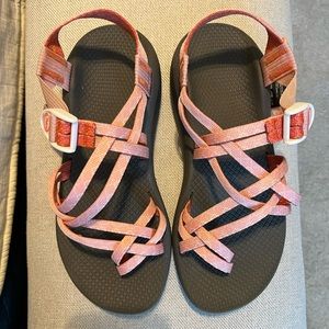 Light pink chaco’s